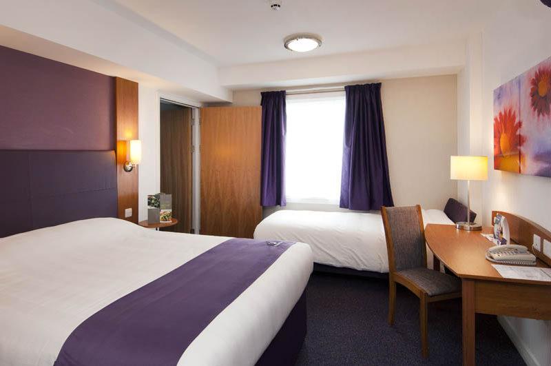 Premier Inn Glasgow Newton Mearns Exterior foto